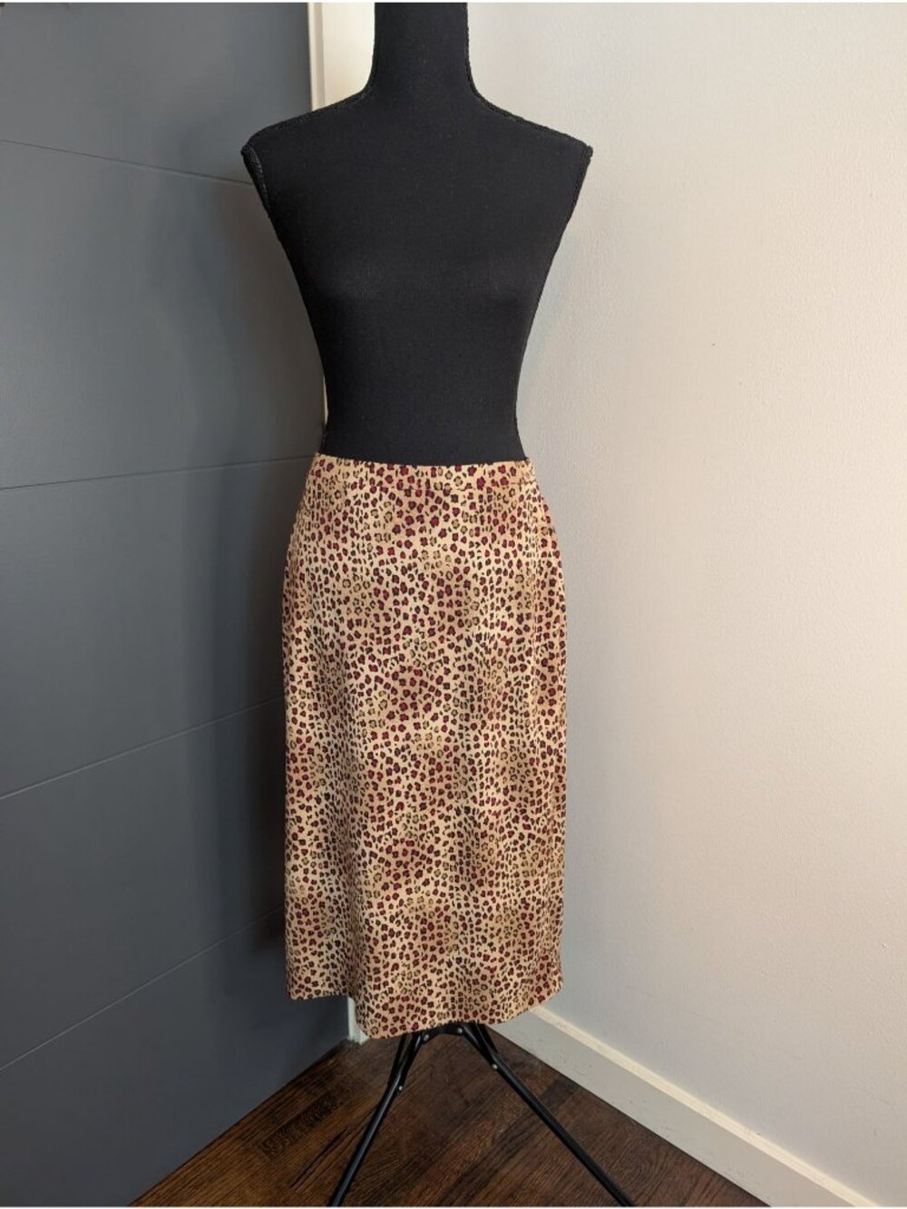 Casual Corner Annex Petite Beige/Red/Black Leopard Print Midi Skirt Size M